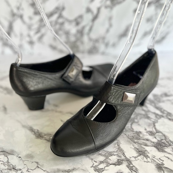 Munro Leann Black Mary Jane Super Slim Pumps 8.5 AAAA - Picture 1 of 16